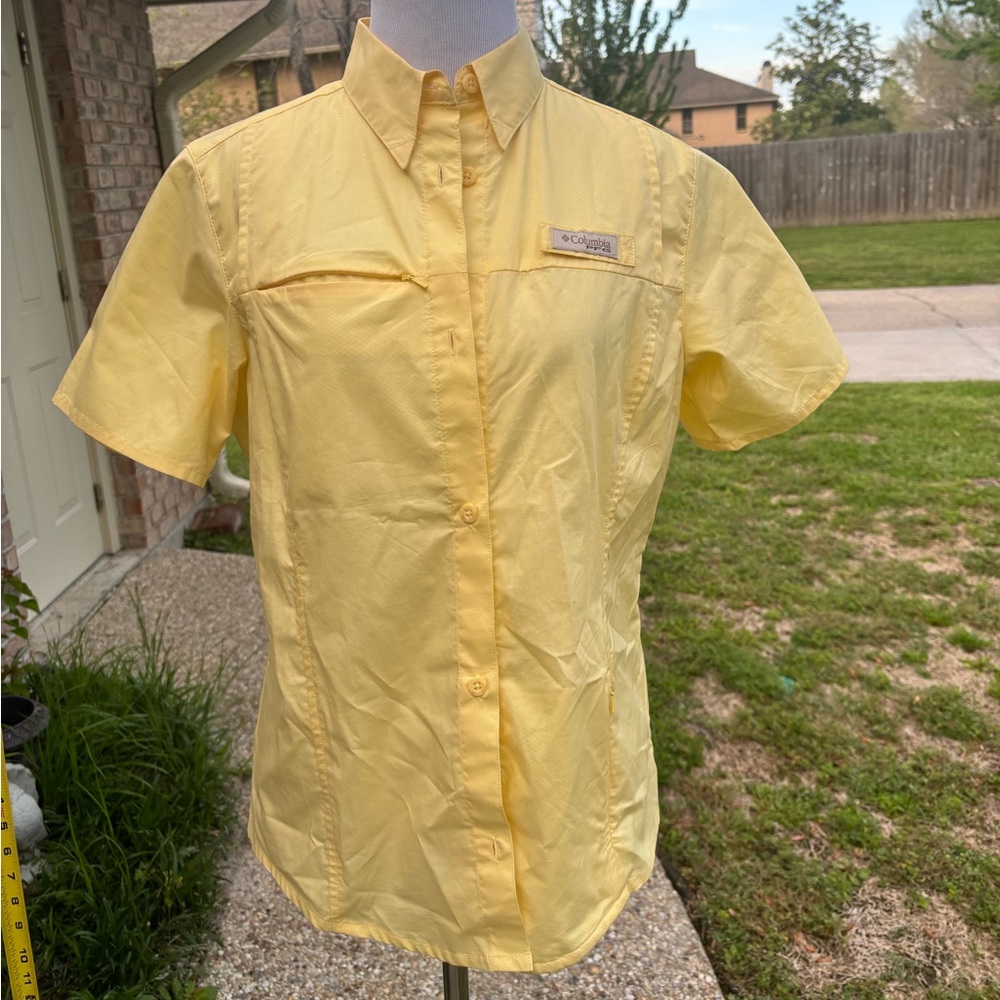 Columbia woman’s‎ button up shirt